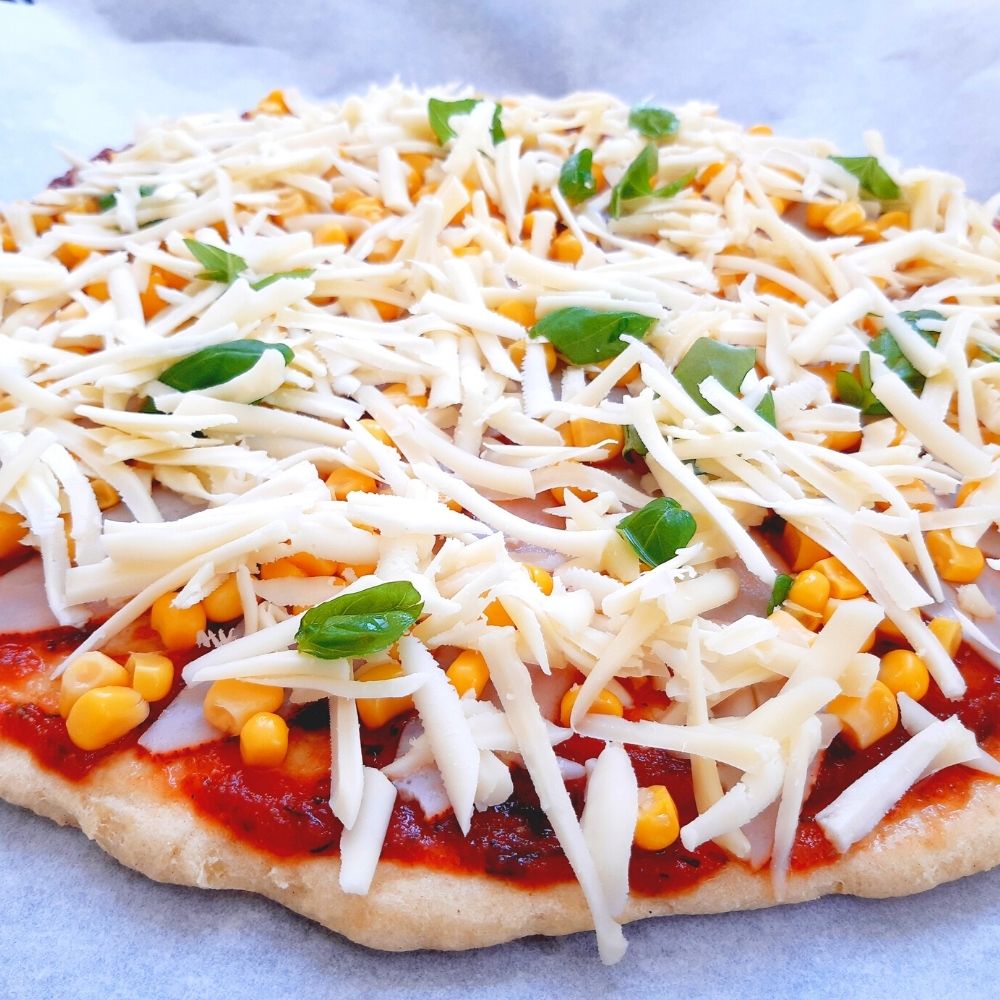 Pizza alap megrakva